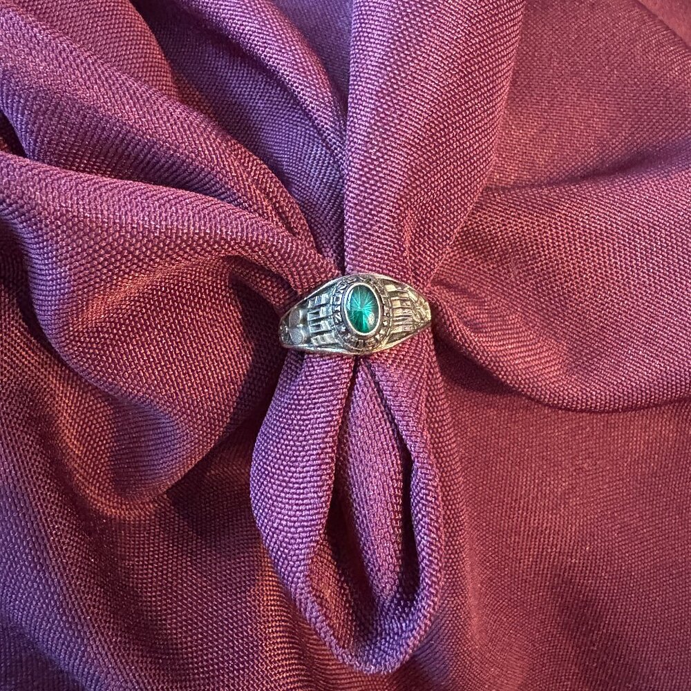 Vintage Y2K 10K Gold Jostens ArtCarved Class Ring – Green Stone – Size 7